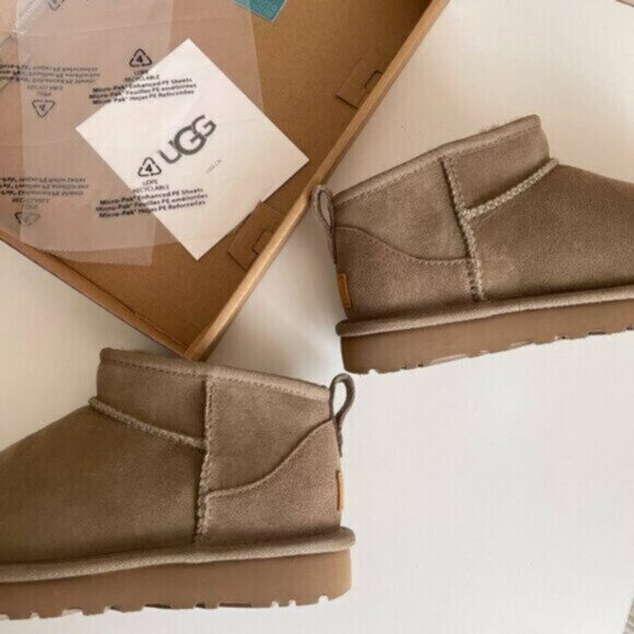 UGG Classic Ultra Mini Boots - Picture 3 of 9